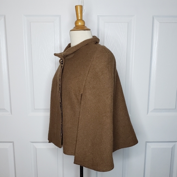 Chico's Inner Beauty Cape 100% Wool Size 1 Leopard Lining Hidden Button Front - Picture 5 of 14